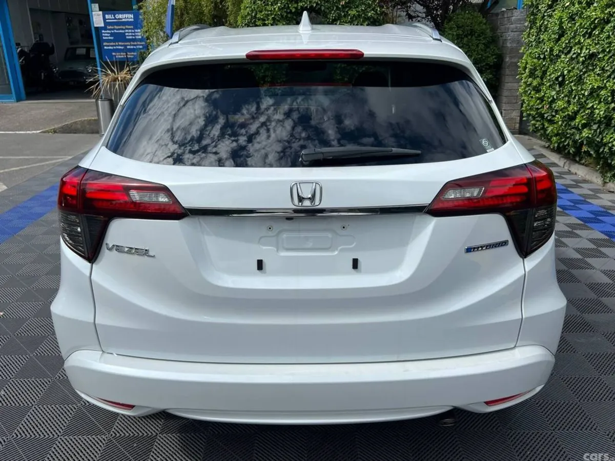 Honda Vezel SUV, Petrol Hybrid, 2019, White