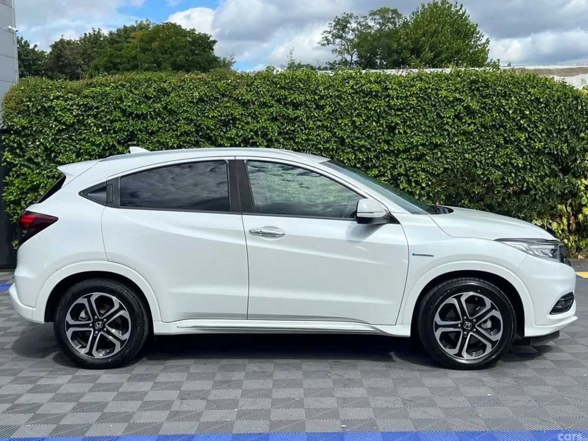 Honda Vezel SUV, Petrol Hybrid, 2019, White