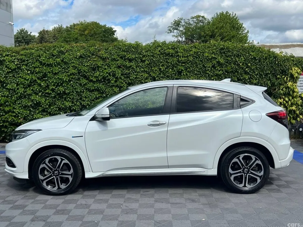 Honda Vezel SUV, Petrol Hybrid, 2019, White