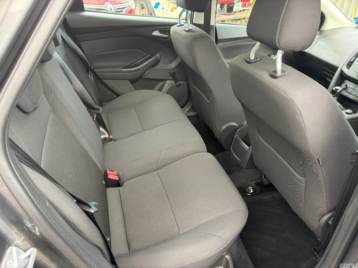 Ford Focus Saloon, Petrol, 2016, Grey