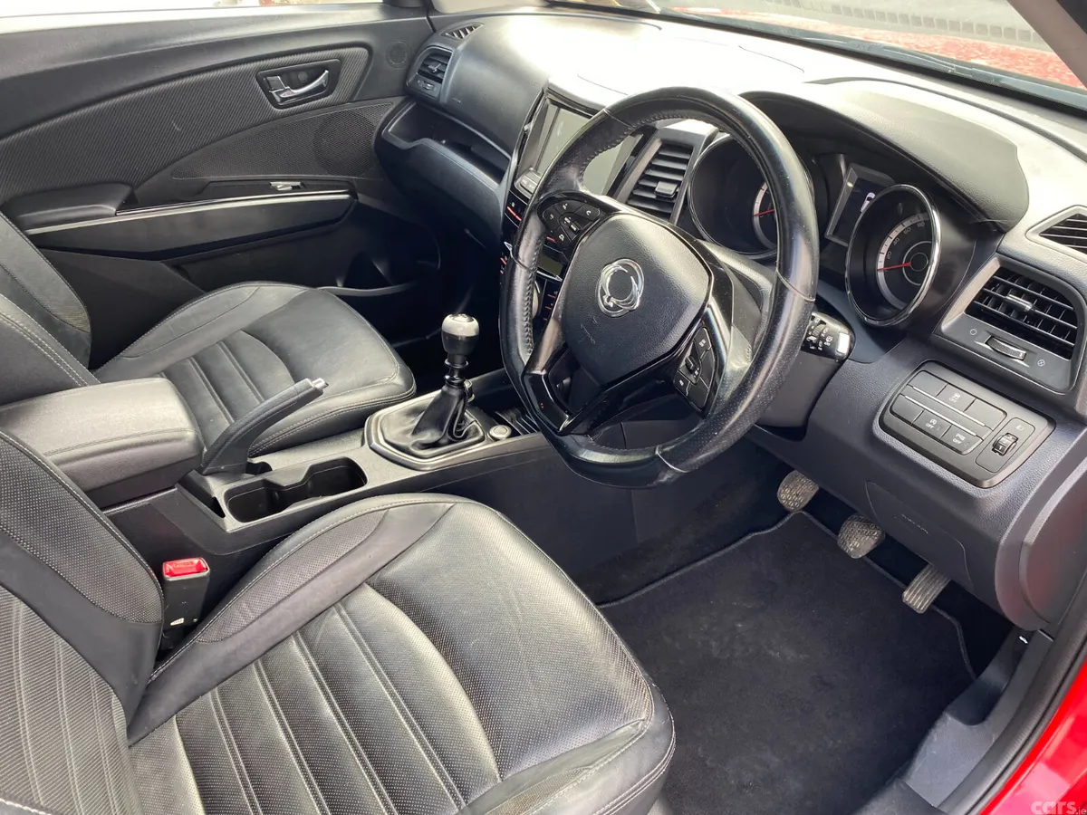 SsangYong Tivoli SUV, Diesel, 2016, Red