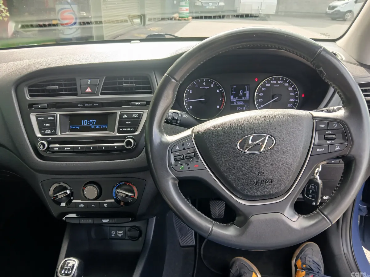Hyundai i20 Hatchback, Petrol, 2017, Blue