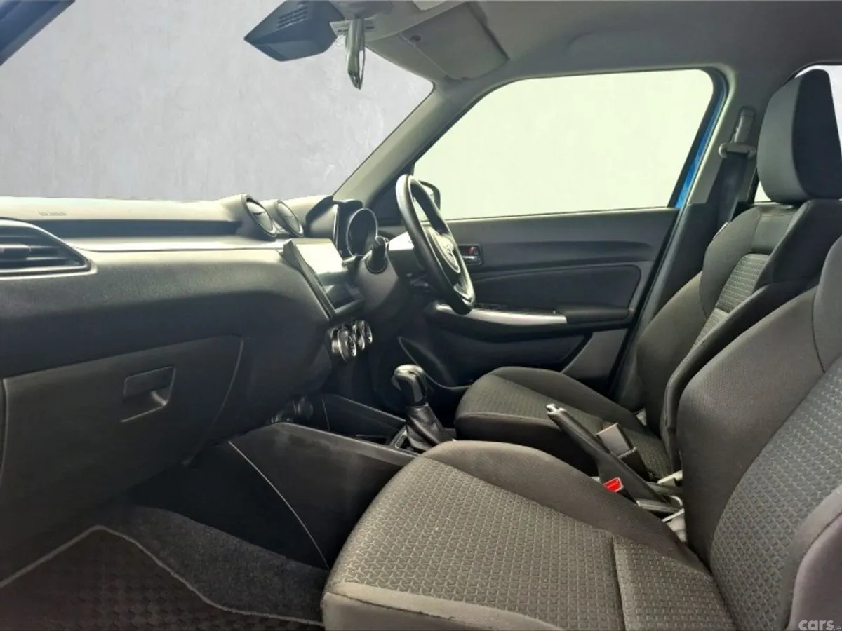 Suzuki Swift Hatchback, Petrol, 2022, Blue