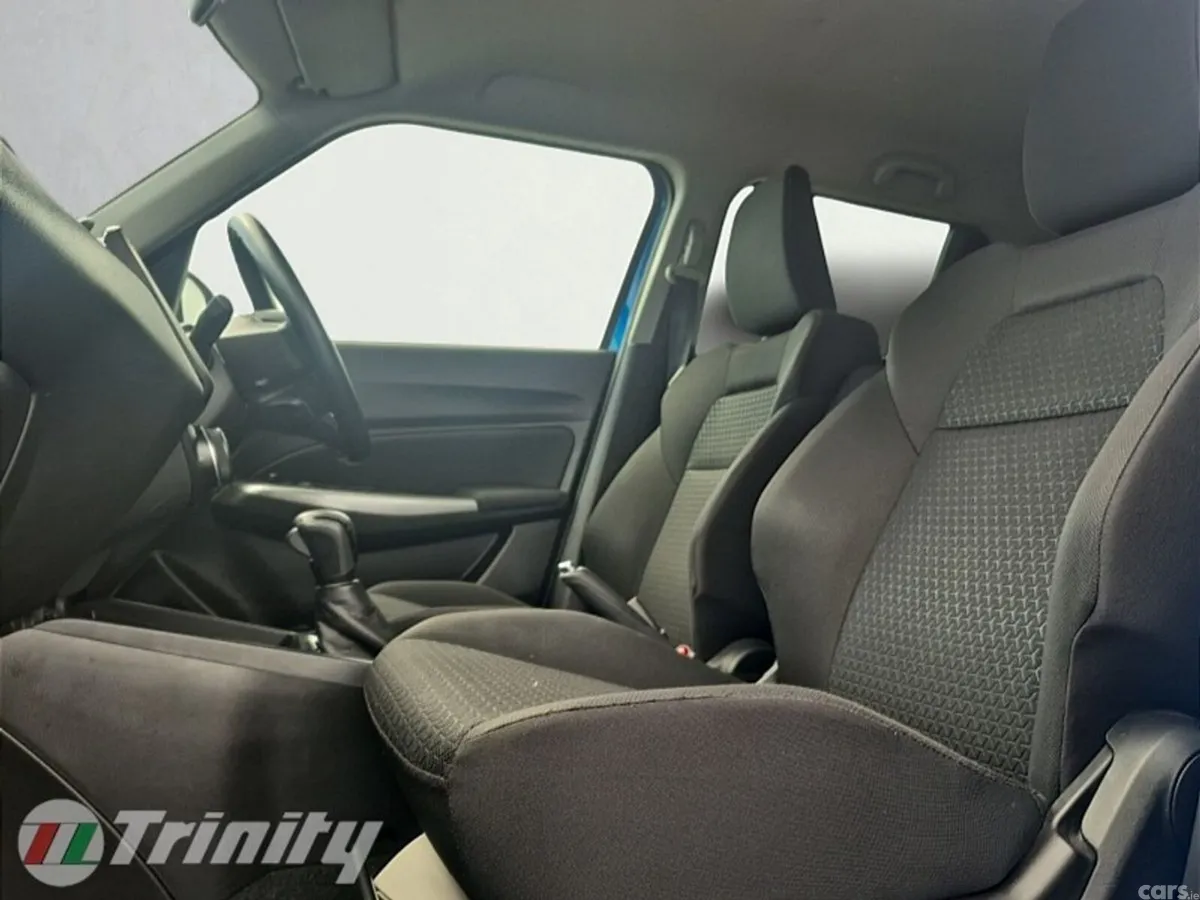 Suzuki Swift Hatchback, Petrol, 2022, Blue