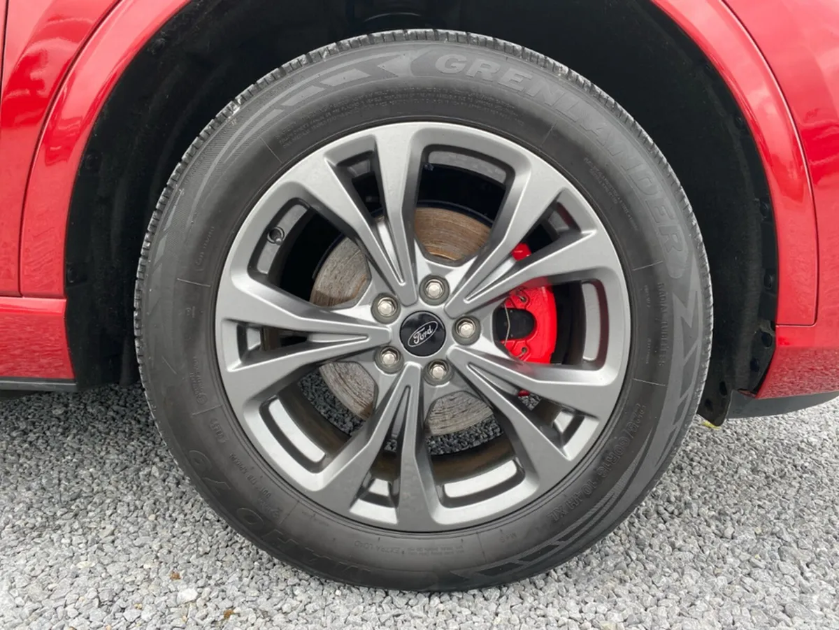 Ford Kuga MPV, Petrol Plug-in Hybrid, 2023, Red