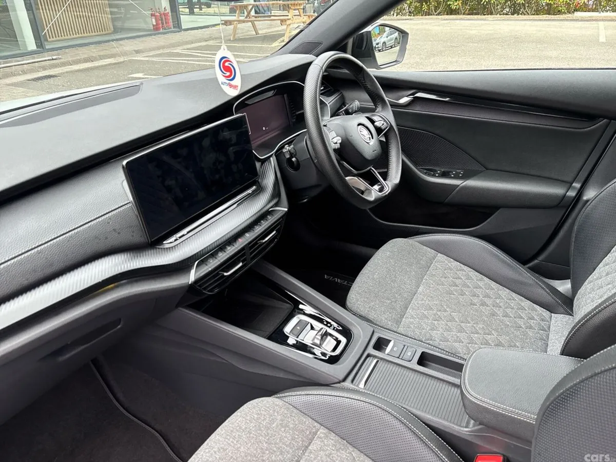 Skoda Octavia Saloon, Diesel, 2025, White
