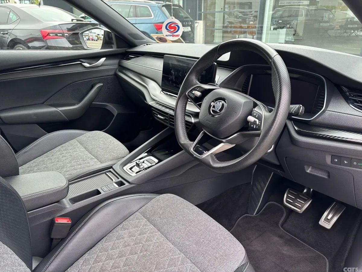 Skoda Octavia Saloon, Diesel, 2025, White