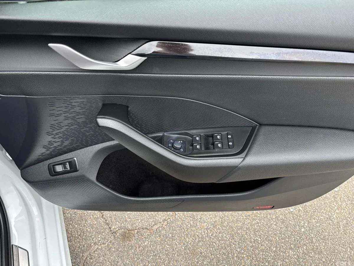 Skoda Octavia Saloon, Diesel, 2025, White