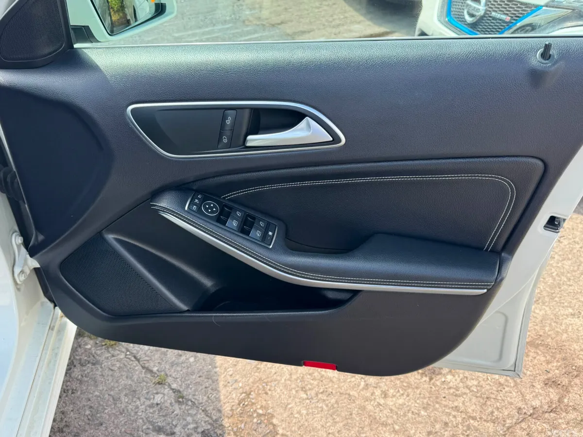 Mercedes-Benz A-Class Hatchback, Petrol, 2014, White