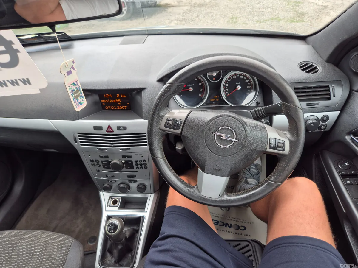 Opel Astra Hatchback, Petrol, 2007, Yellow