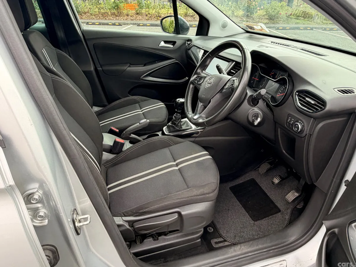 Opel Crossland SUV, Diesel, 2023, Grey
