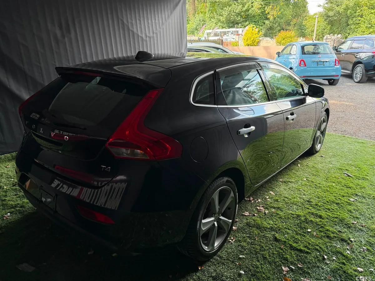 Volvo V40 Hatchback, Petrol, 2013, Black