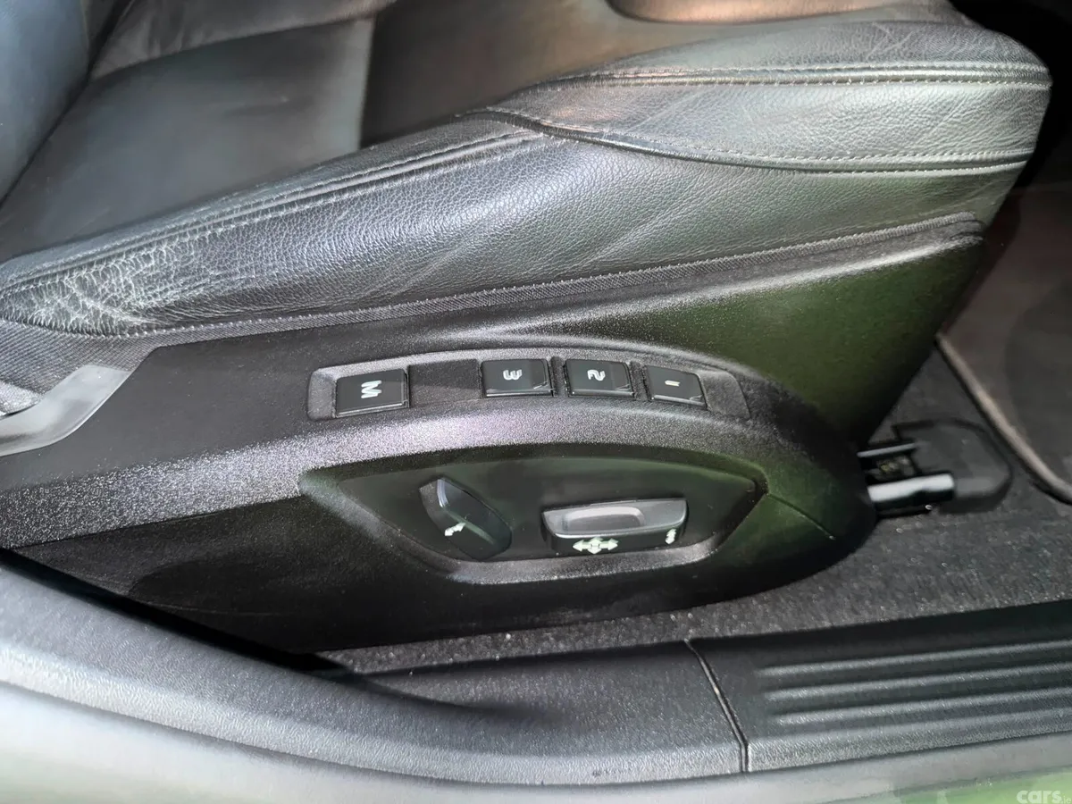 Volvo V40 Hatchback, Petrol, 2013, Black