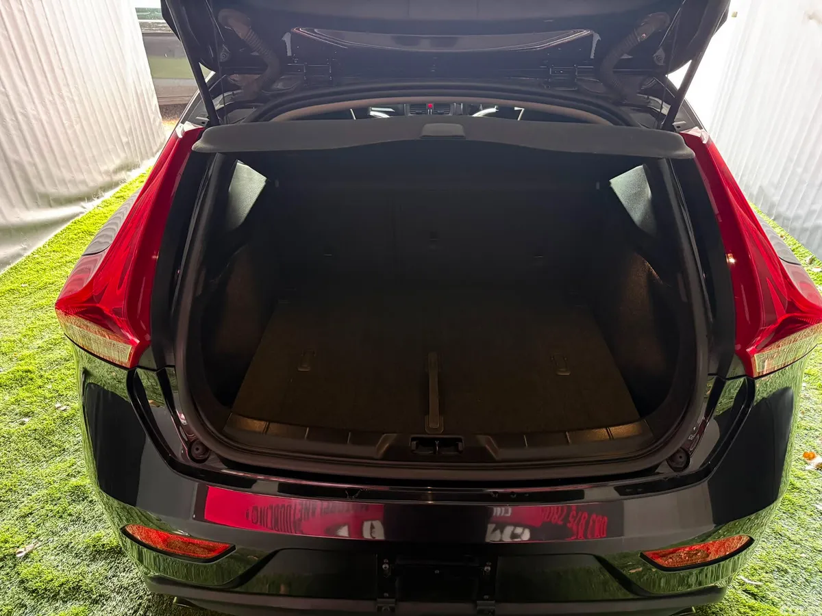 Volvo V40 Hatchback, Petrol, 2013, Black