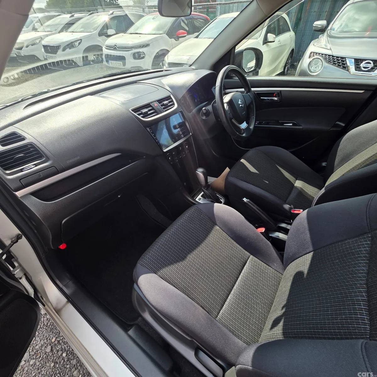 Suzuki Swift Hatchback, Petrol, 2015, Silver