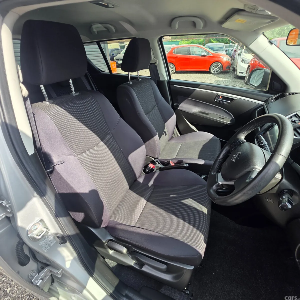 Suzuki Swift Hatchback, Petrol, 2015, Silver