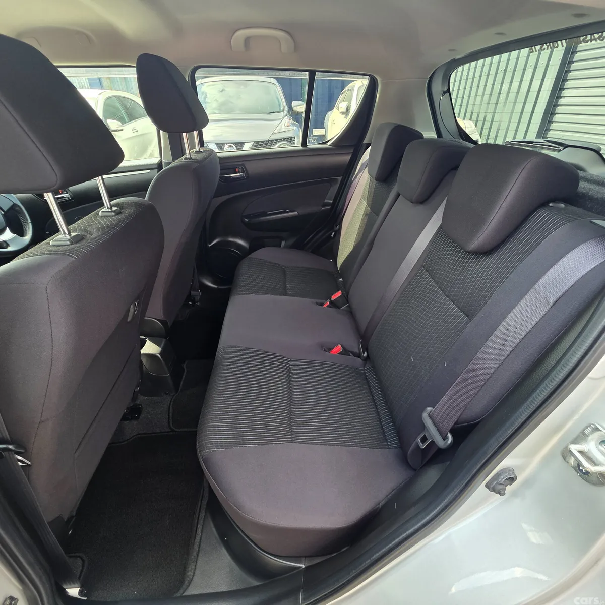 Suzuki Swift Hatchback, Petrol, 2015, Silver