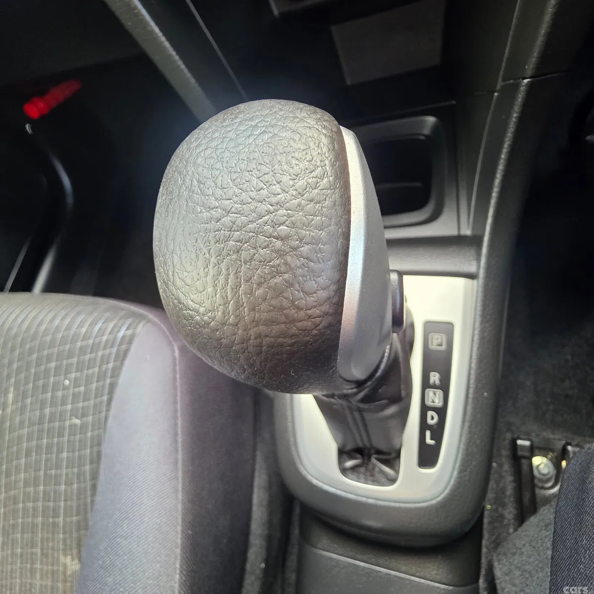 Suzuki Swift Hatchback, Petrol, 2015, Silver