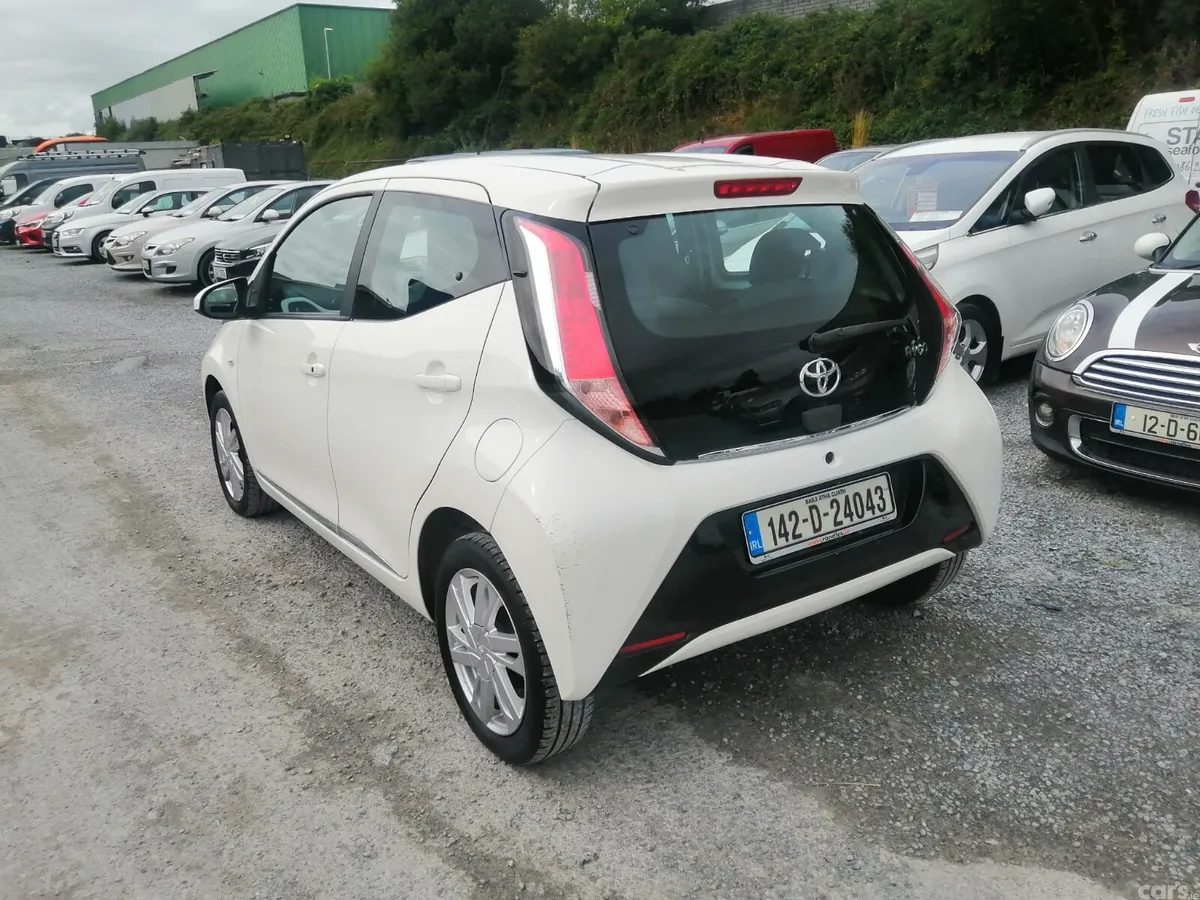 Toyota Aygo Hatchback, Petrol, 2014, White