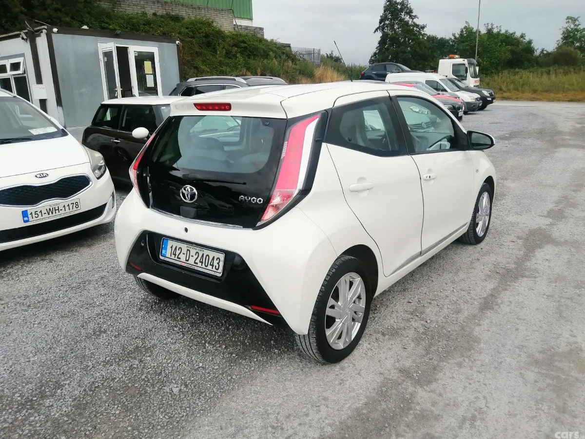 Toyota Aygo Hatchback, Petrol, 2014, White