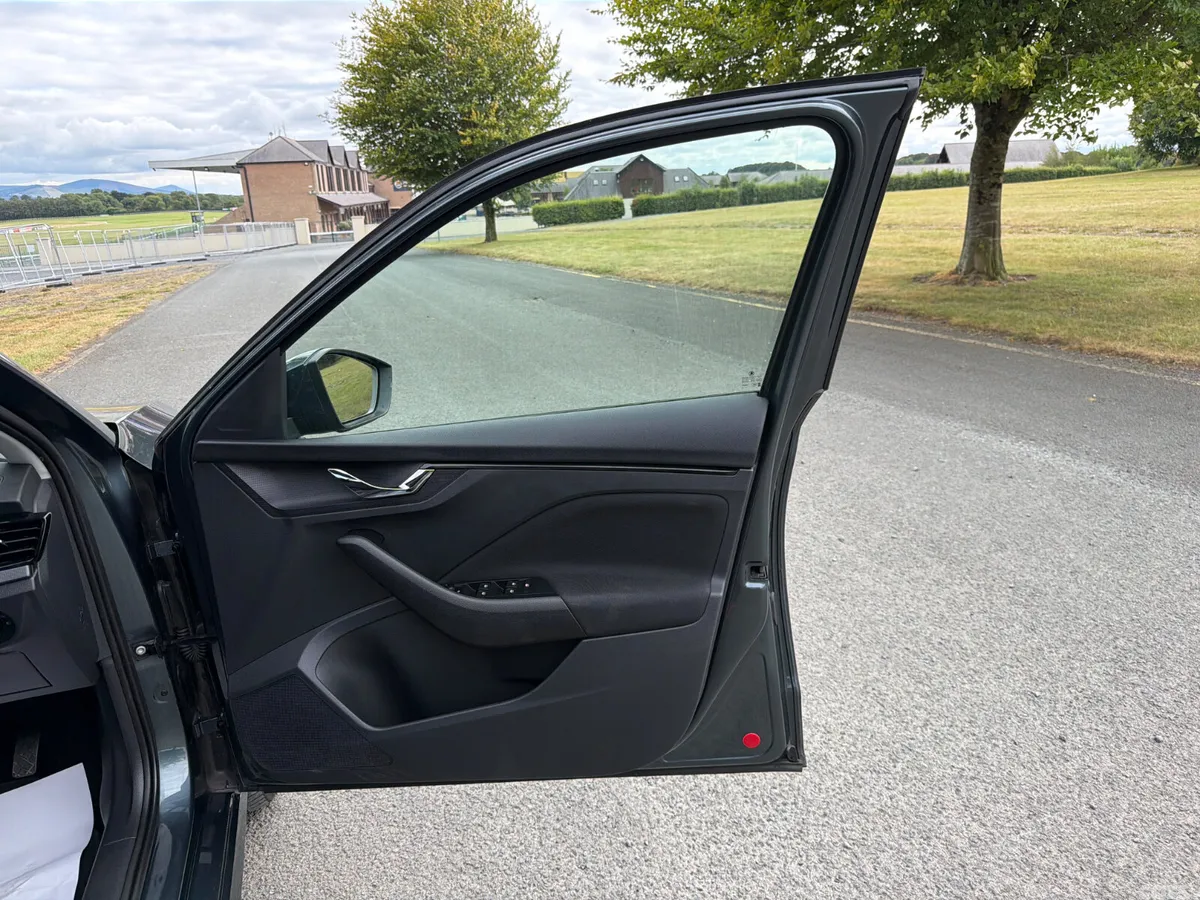 Skoda Kamiq Hatchback, Petrol, 2020, Grey