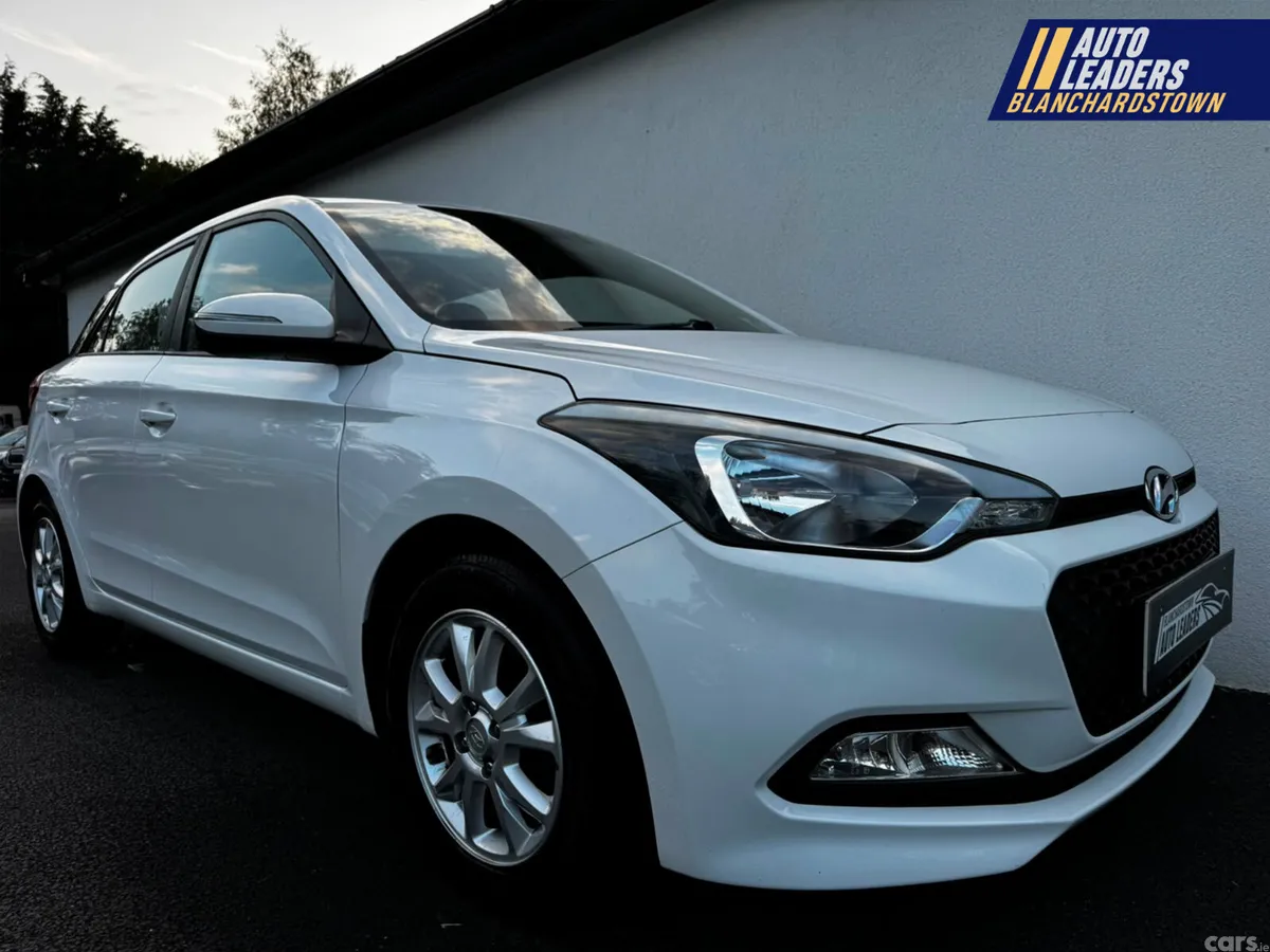 Hyundai i20 Hatchback, Petrol, 2017, White