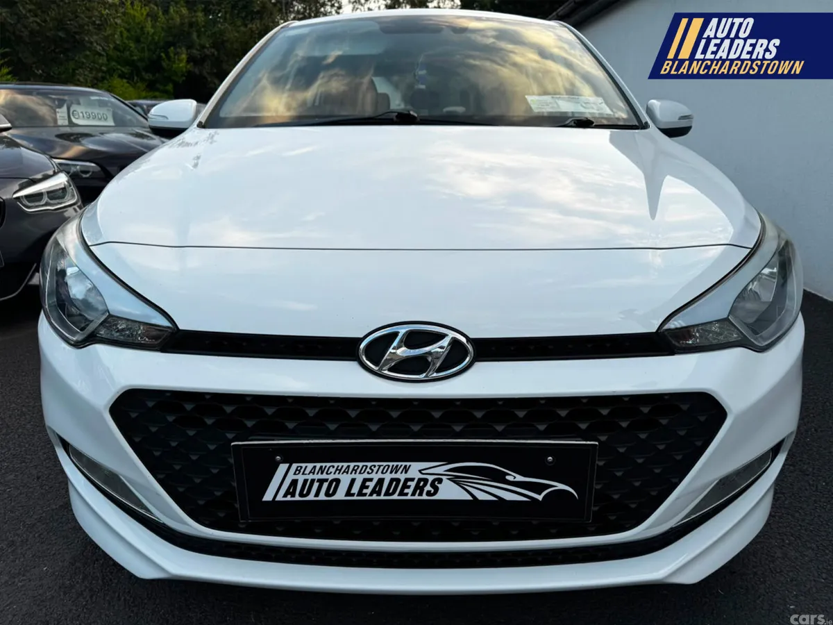 Hyundai i20 Hatchback, Petrol, 2017, White