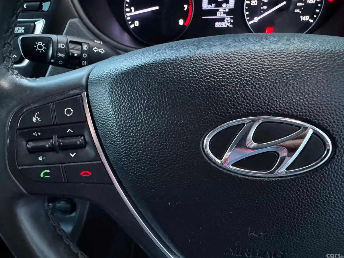 Hyundai i20 Hatchback, Petrol, 2017, White