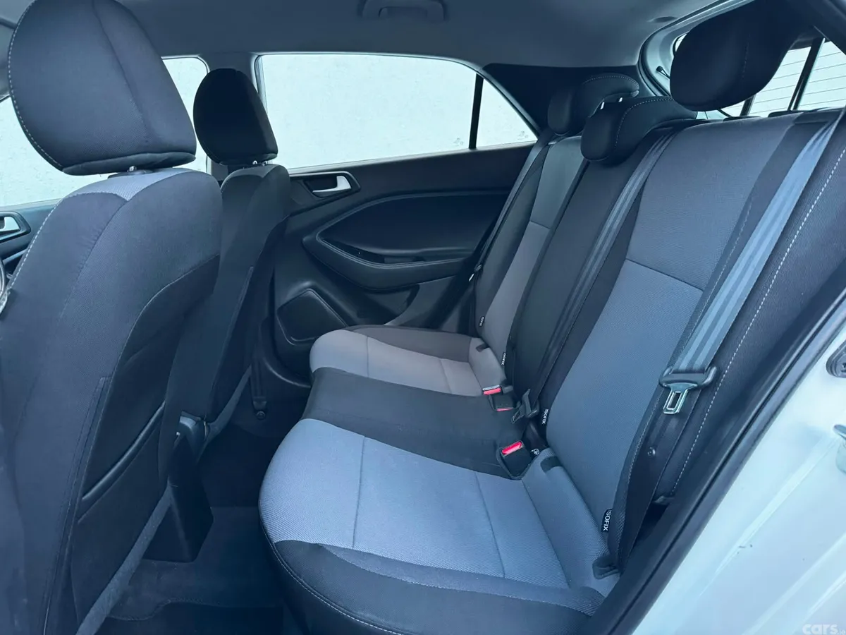 Hyundai i20 Hatchback, Petrol, 2017, White