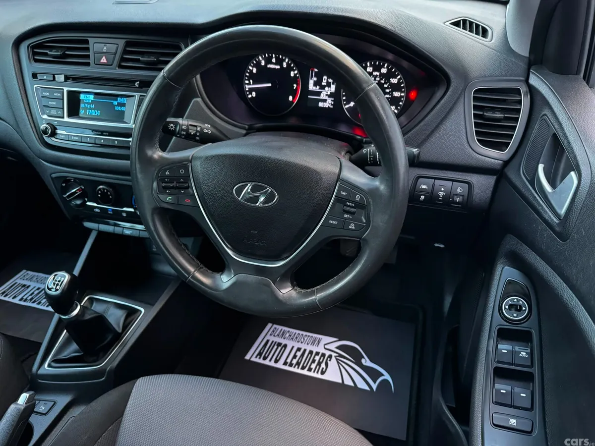 Hyundai i20 Hatchback, Petrol, 2017, White
