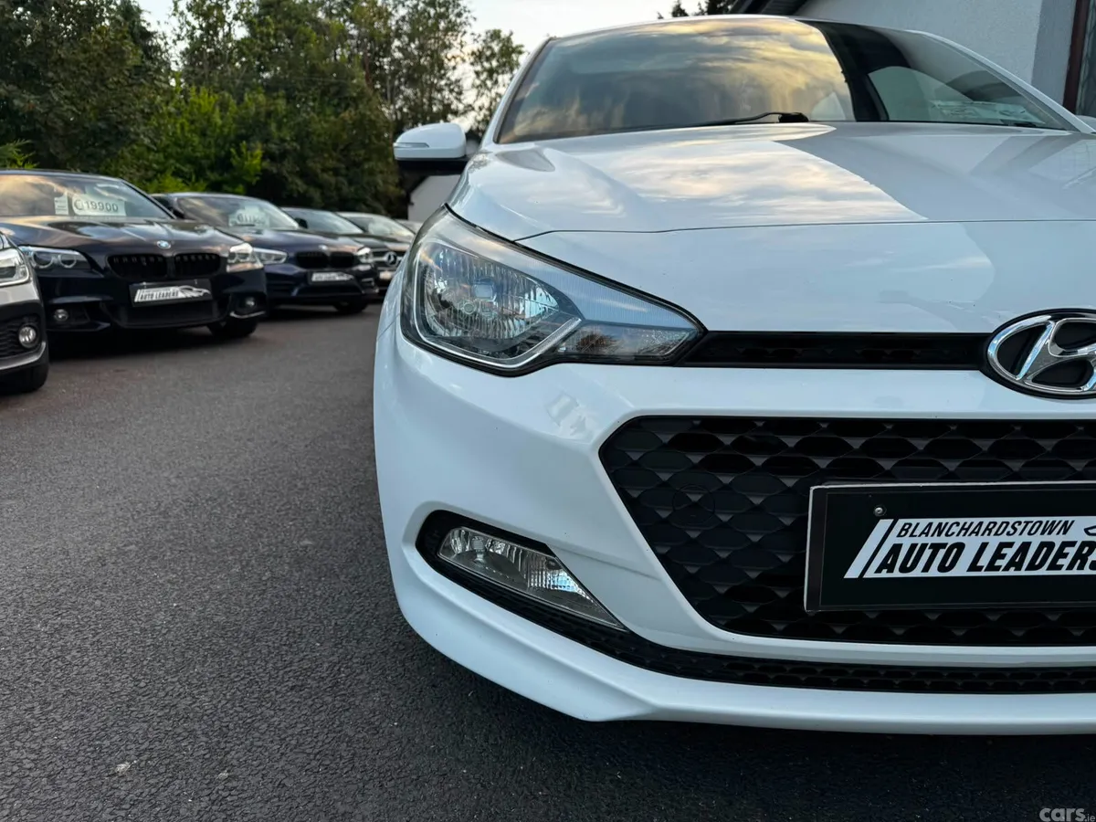 Hyundai i20 Hatchback, Petrol, 2017, White