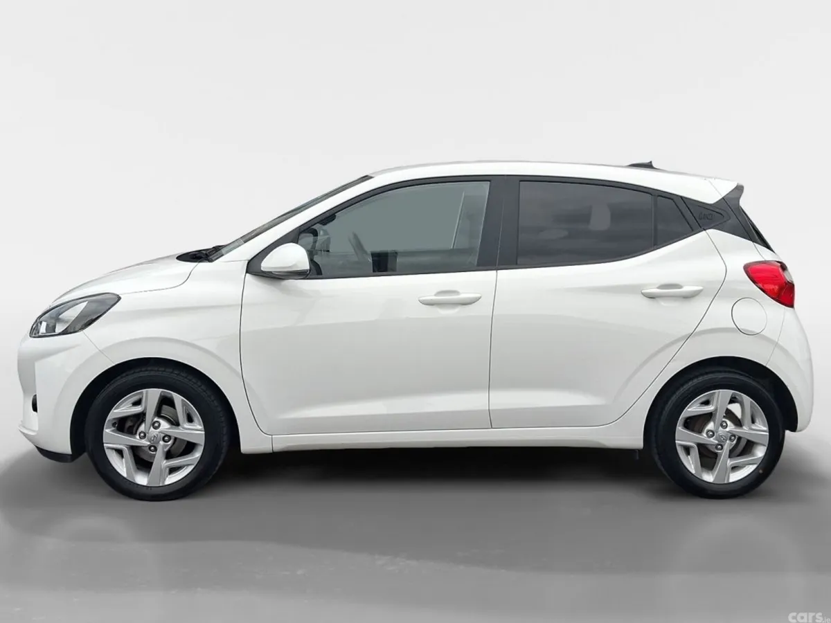 Hyundai i10 Hatchback, Petrol, 2021, White