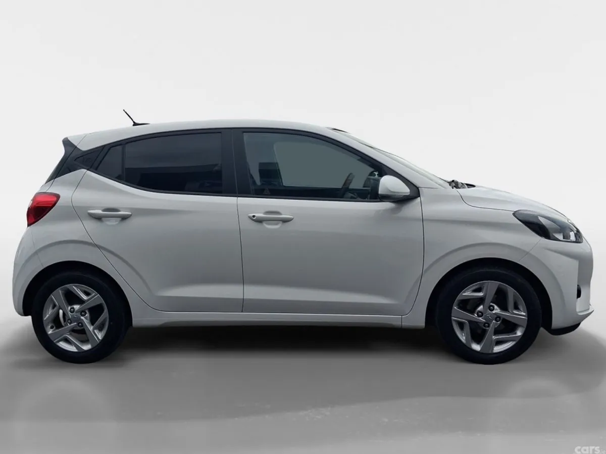 Hyundai i10 Hatchback, Petrol, 2021, White