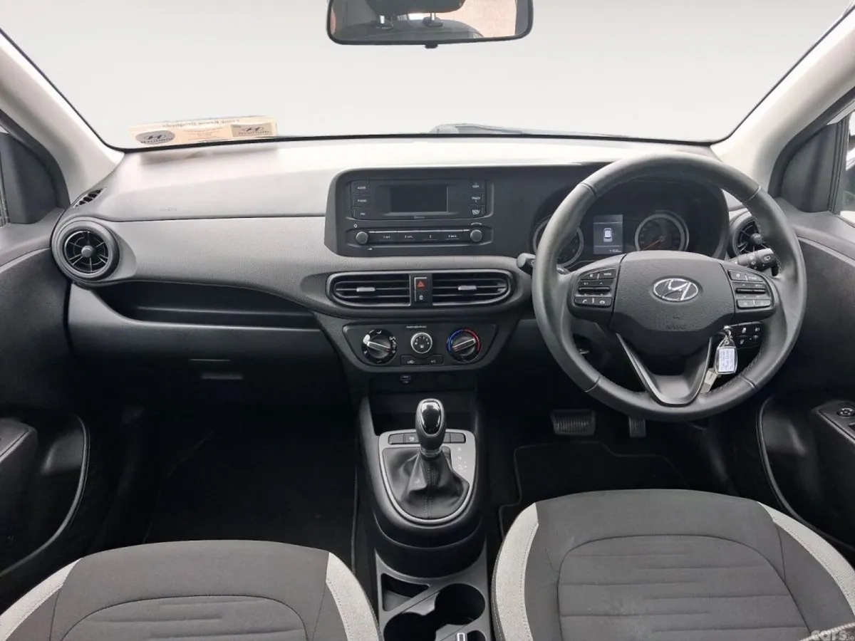Hyundai i10 Hatchback, Petrol, 2021, White