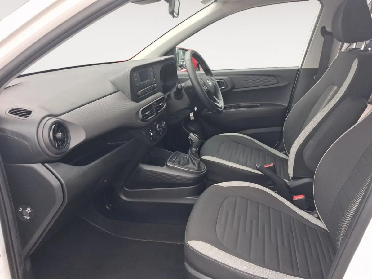 Hyundai i10 Hatchback, Petrol, 2021, White
