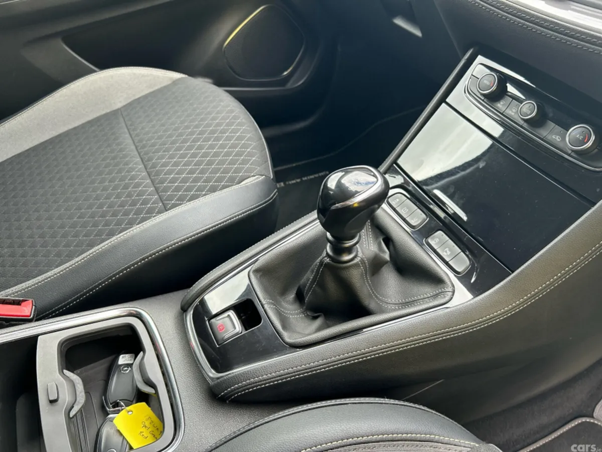 Opel Grandland X MPV, Petrol, 2018, Red