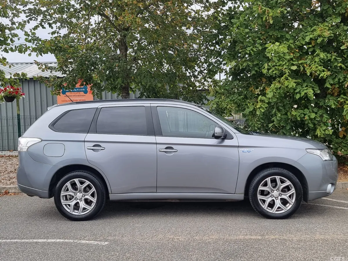 Mitsubishi Outlander SUV, Petrol Plug-in Hybrid, 2015, Grey