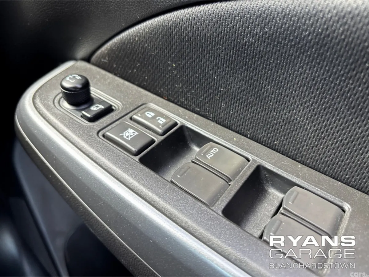 Suzuki Swift Hatchback, Petrol, 2023, Silver