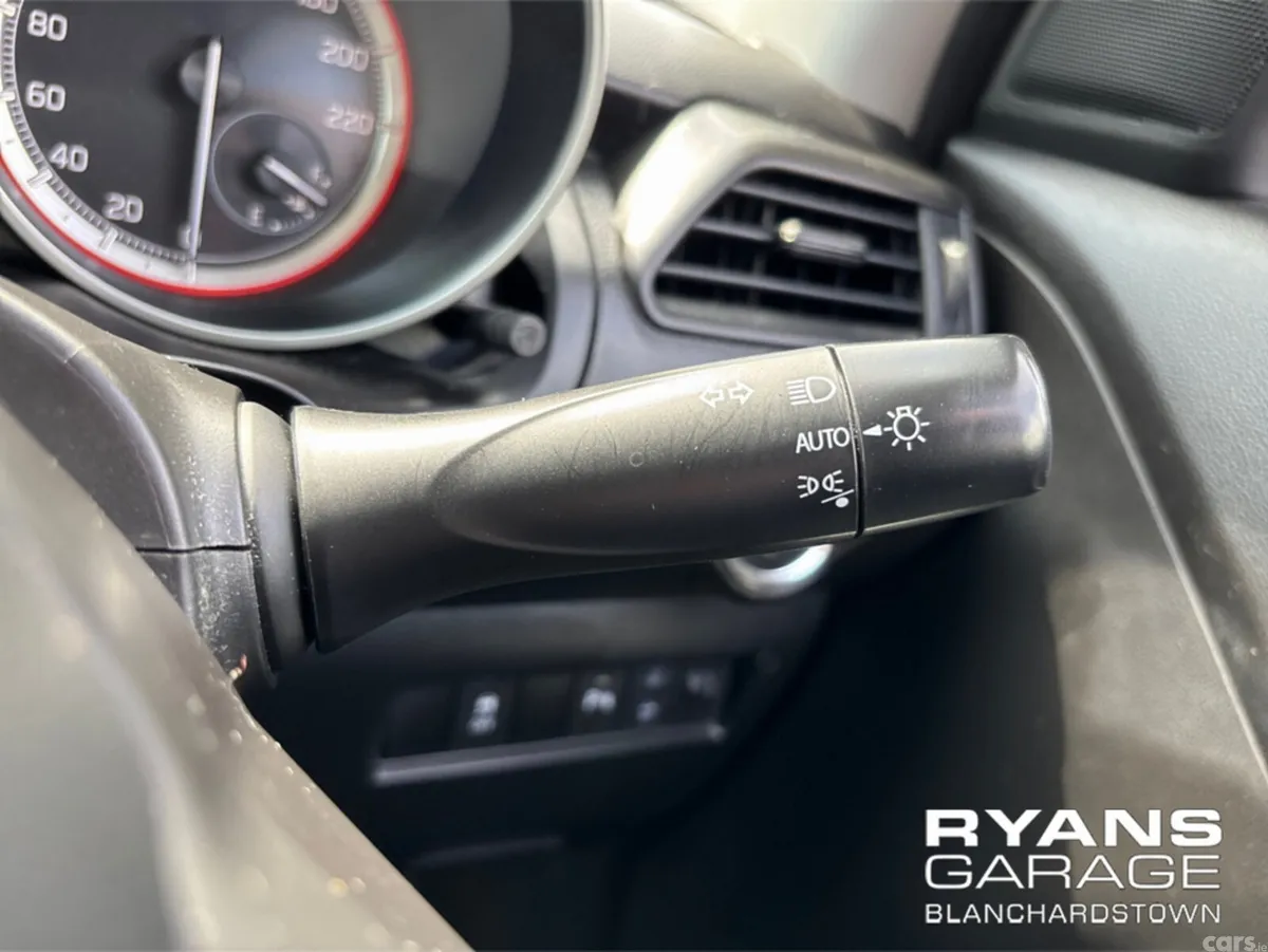 Suzuki Swift Hatchback, Petrol, 2023, Silver