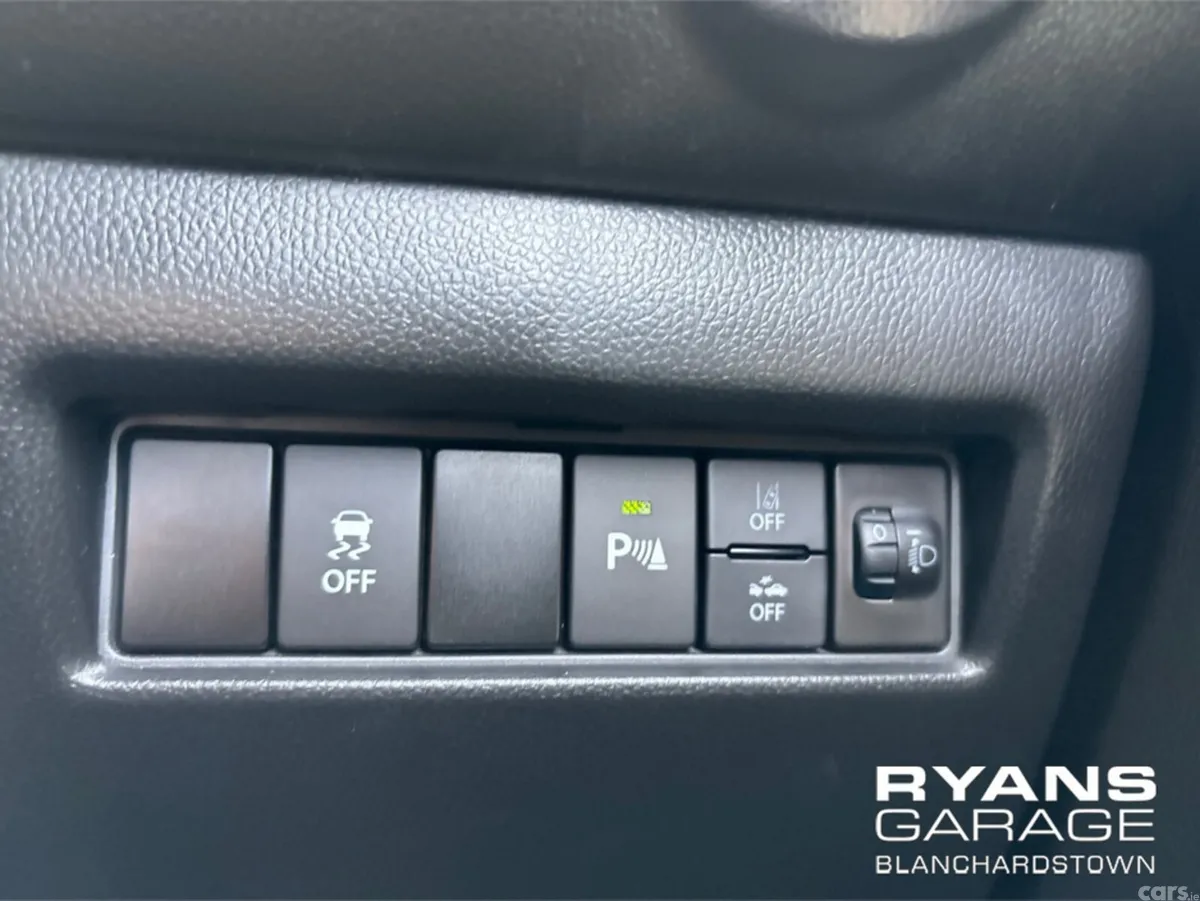 Suzuki Swift Hatchback, Petrol, 2023, Silver