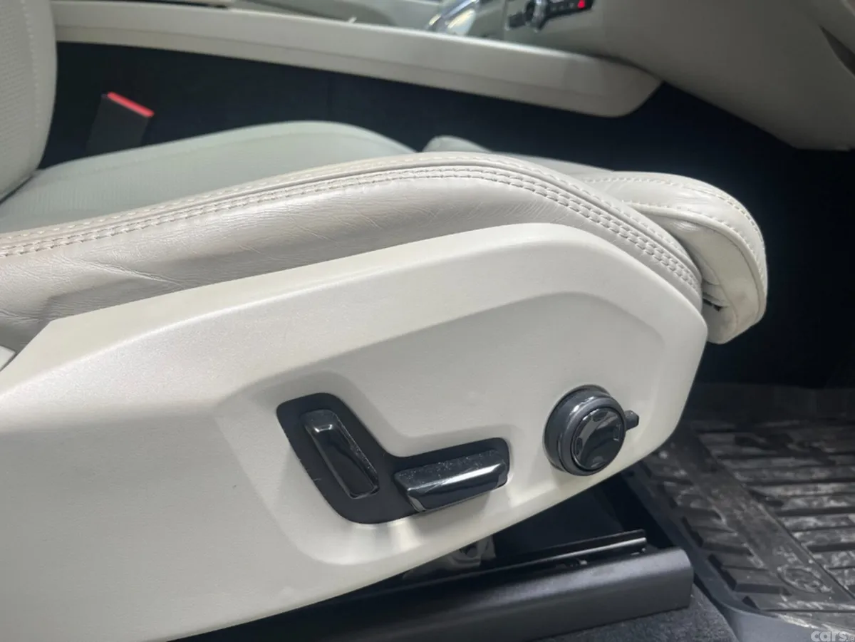 Volvo XC60 SUV, Petrol Hybrid, 2021, White