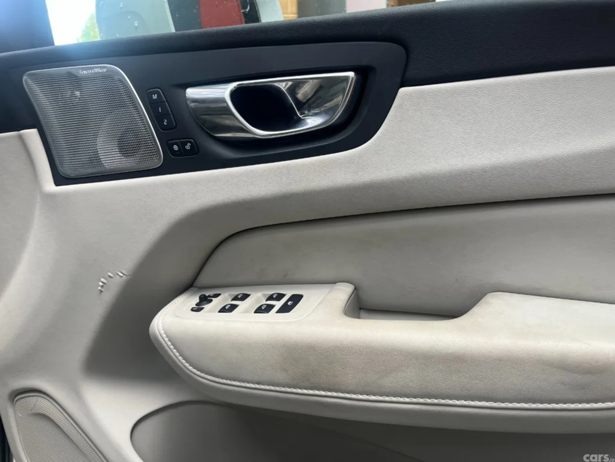Volvo XC60 SUV, Petrol Hybrid, 2021, White