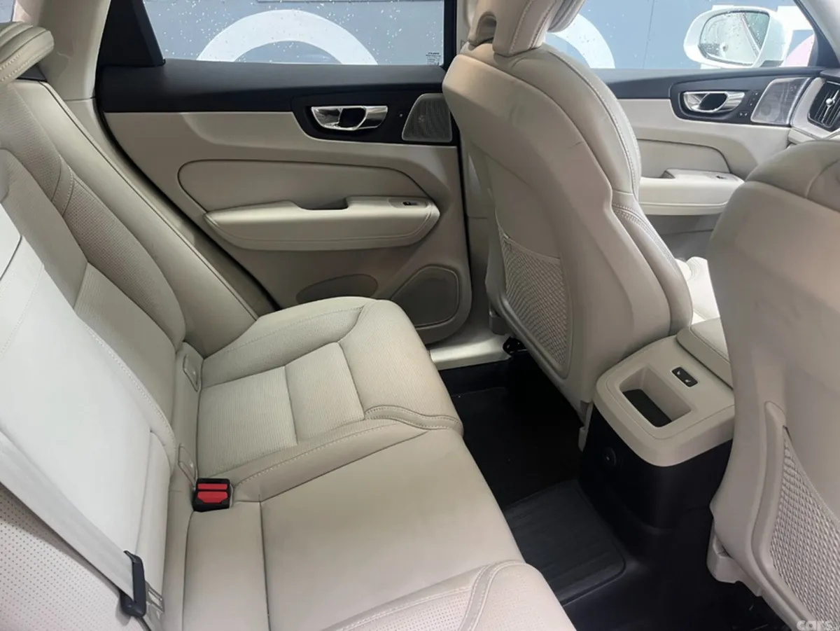 Volvo XC60 SUV, Petrol Hybrid, 2021, White