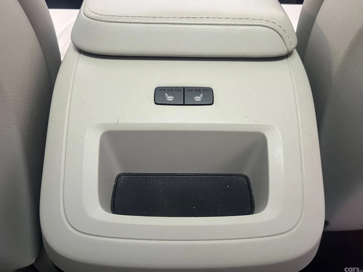 Volvo XC60 SUV, Petrol Hybrid, 2021, White