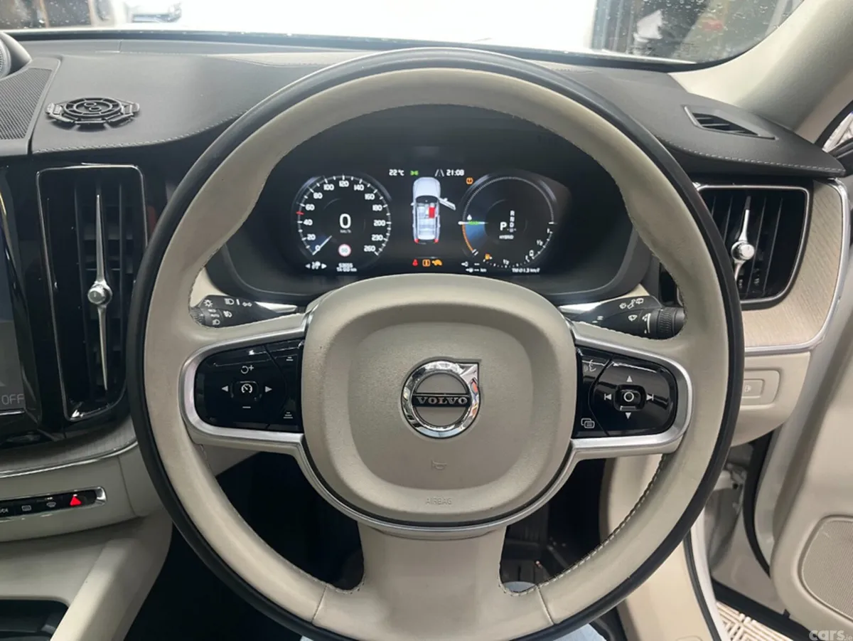 Volvo XC60 SUV, Petrol Hybrid, 2021, White