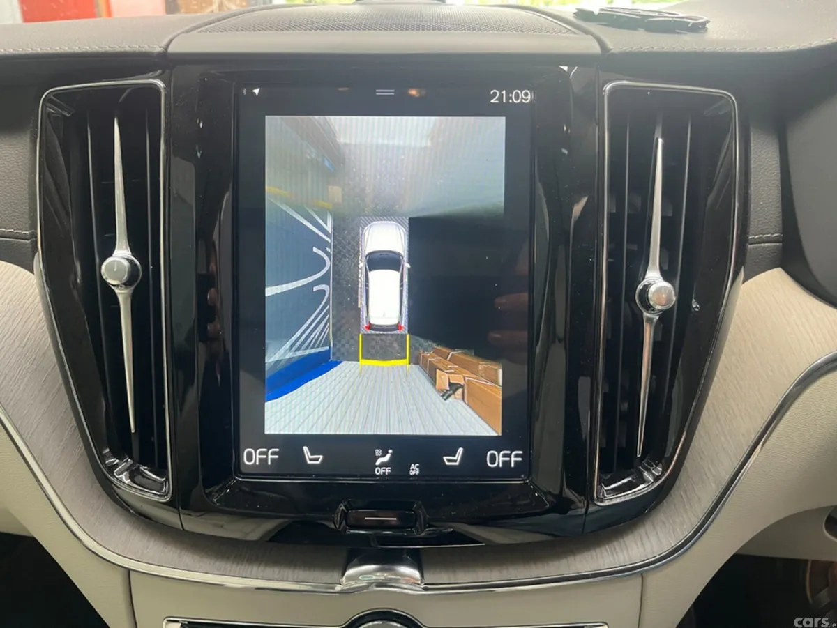 Volvo XC60 SUV, Petrol Hybrid, 2021, White