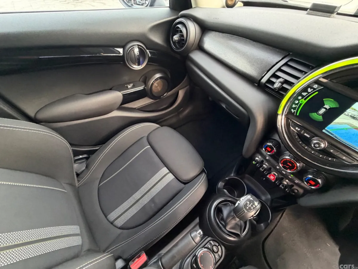 Mini Cooper Hatchback, Diesel, 2018, Blue