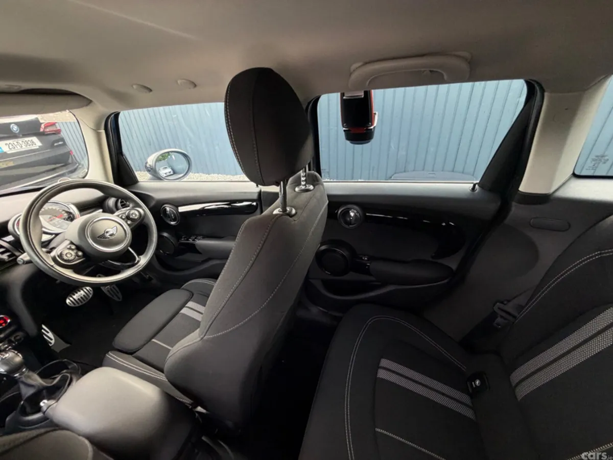 Mini Cooper Hatchback, Diesel, 2018, Blue