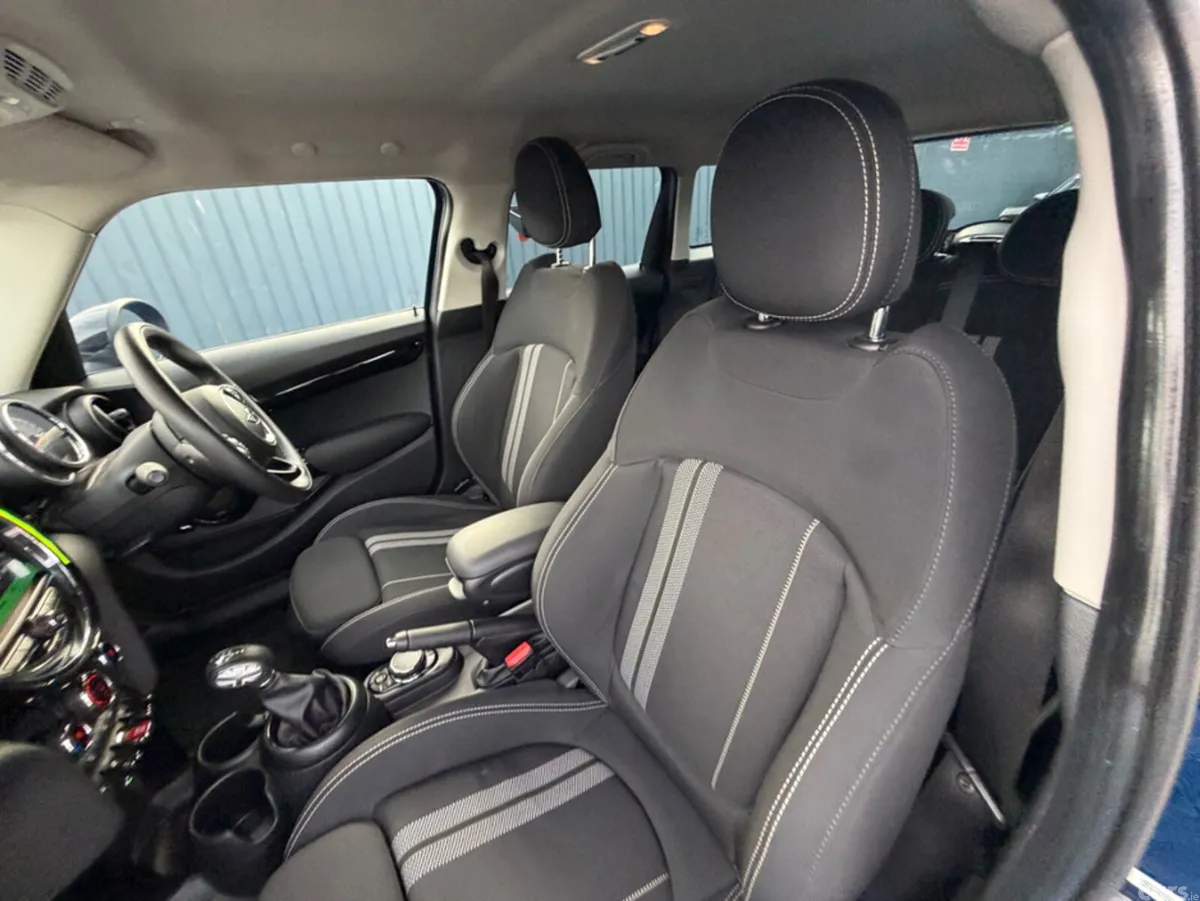 Mini Cooper Hatchback, Diesel, 2018, Blue