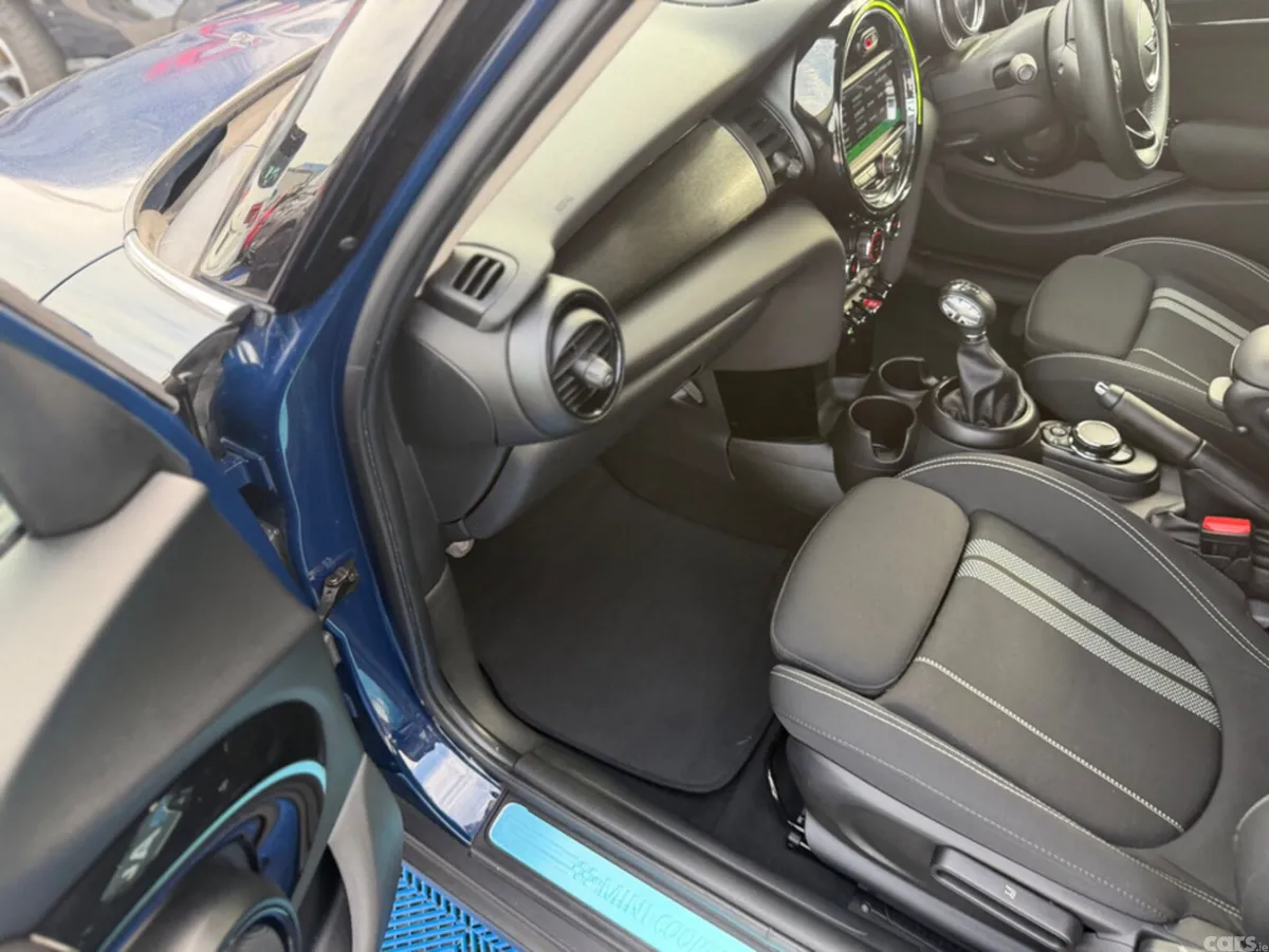 Mini Cooper Hatchback, Diesel, 2018, Blue